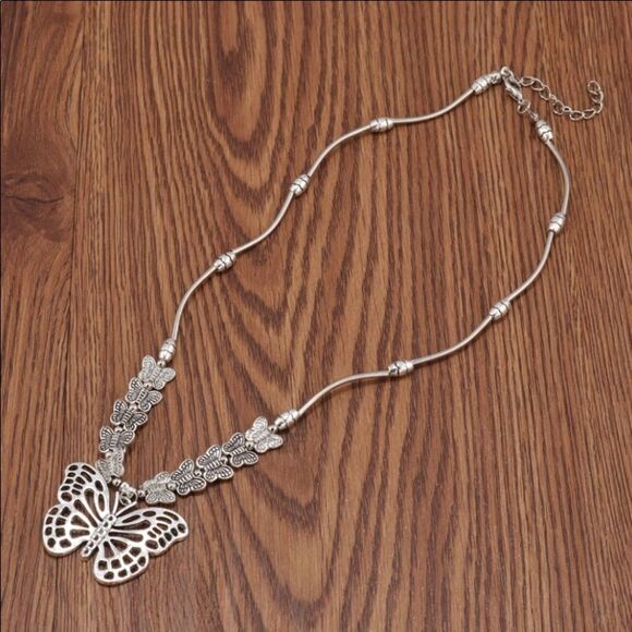 Classy Silver Detailed Butterfly Necklace - Picture 5 of 6